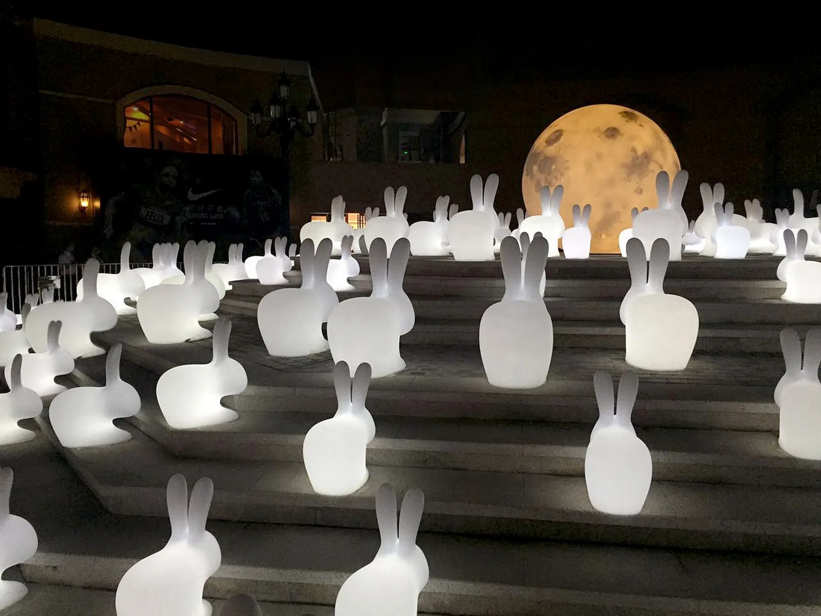 QEEBO_Rabbit_LED_Servant_Showroom_Lisboa_4.jpg QEEBO_Rabbit_LED_Servant_Showroom_Lisboa_4.jpg